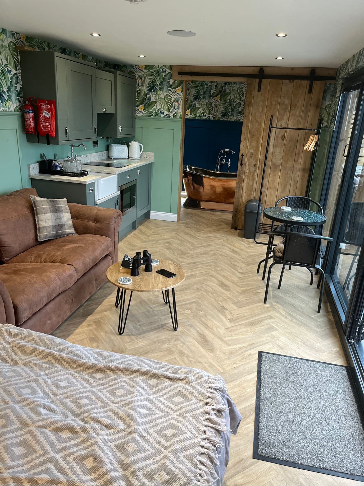 Brandy Cove — Dog-friendly luxury cabin with a private hot tub