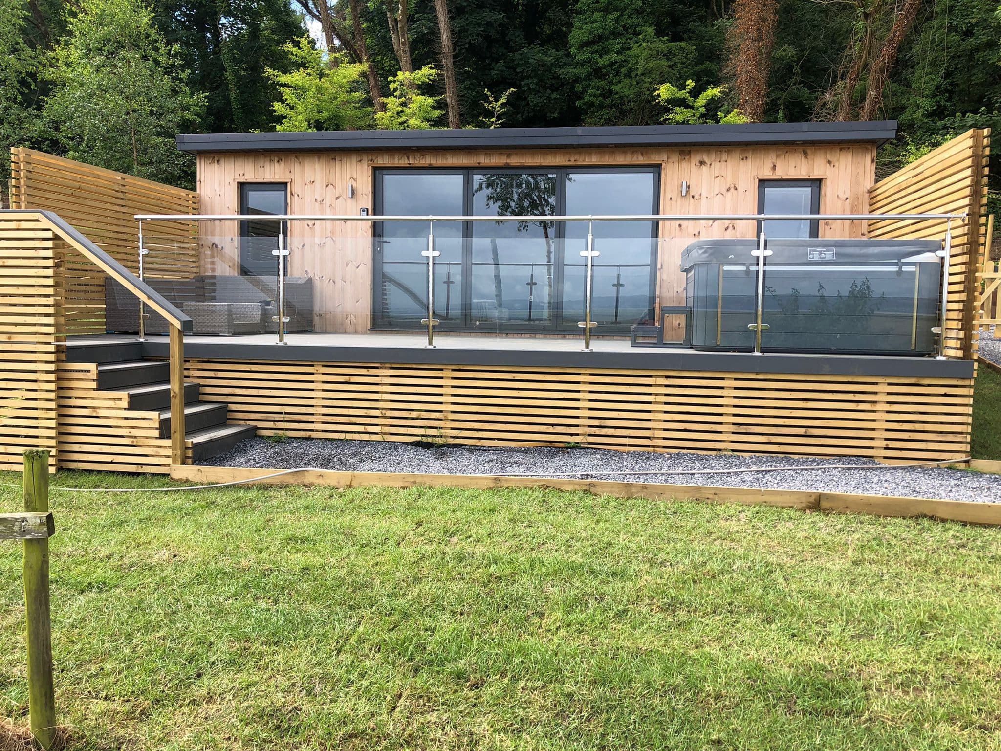 The Caswell Bay Hide Out — A luxury hideaway with sea views & a private hot tub